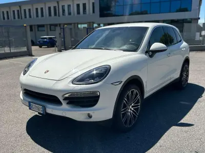 Usata Porsche Cayenne 239 CV (175 kW) 2011 Bianco SUV