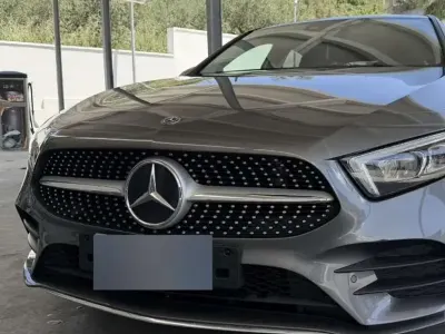 Usata Mercedes A180 Premium 116 CV (85 kW) 2019 Grigio Berlina