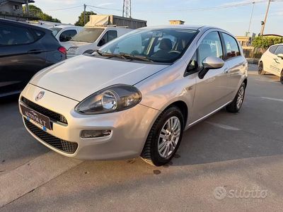 Usado Fiat Punto Street 69 CV (50 kW) 2014 Gris Utilitario