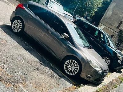 Usata Ford Focus 100 CV (73 kW) 2012 Grigio Berlina