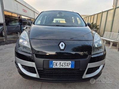 Usata Renault Scénic III 110 CV (80 kW) 2012 Nero Monovolume