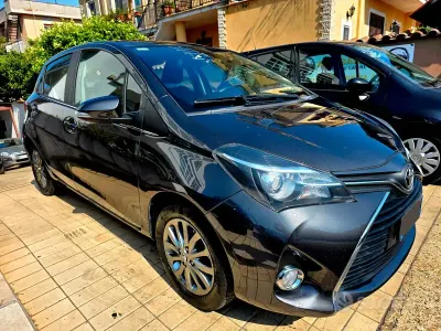 Usata Toyota Yaris Lounge 99 CV (72 kW) 2017 Grigio Berlina