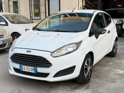 Usata Ford Fiesta 75 CV (55 kW) 2014 Bianco Utilitaria