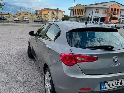 Usata Alfa Romeo Giulietta 105 CV (77 kW) 2012 Grigio Utilitaria