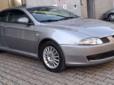 Begagnad Alfa Romeo GT Distinctive 140 HK (102 kW) 2009 Grå Sportkupé