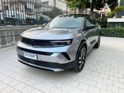 Usata Opel Mokka 136 CV (100 kW) 2025 Grigio/tetto nero SUV