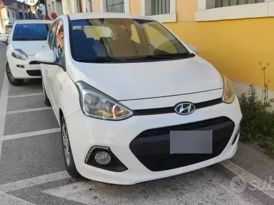 Usata Hyundai i10 66 CV (48 kW) 2015 Bianco Utilitaria