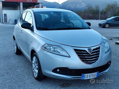 Usata Lancia Ypsilon 95 CV (69 kW) 2014 Grigio Utilitaria