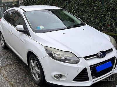 Begagnad Ford Focus 150 HK (110 kW) 2011 Vit Sedan