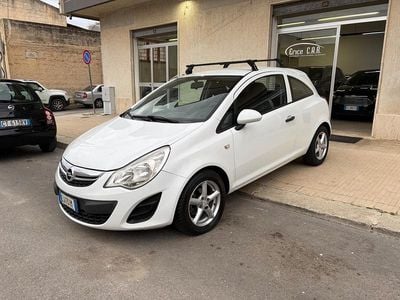 Usata Opel Corsa 75 CV (55 kW) 2011 Bianco Berlina