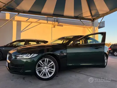Usata Jaguar XE Portfolio 180 CV (132 kW) 2015 Verde Berlina