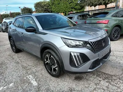Usata Peugeot 2008 Allure 136 CV (100 kW) 2025 Argento SUV