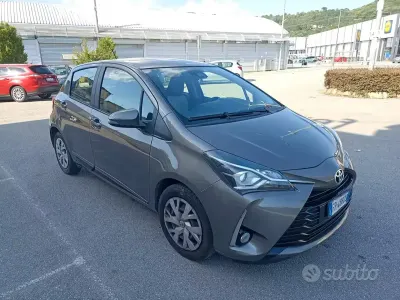 Usata Toyota Yaris 69 CV (50 kW) 2018 Grigio Berlina