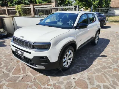 Usata Jeep Avenger Altitude 101 CV (74 kW) 2025 Bianco pastello SUV