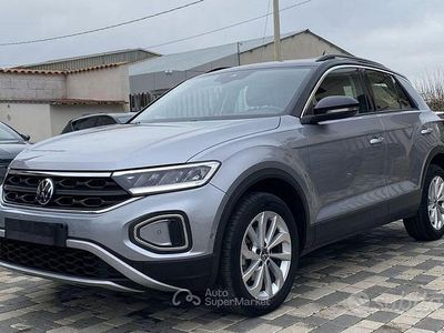Usata VW T-Roc Life 116 CV (85 kW) 2023 Nero SUV