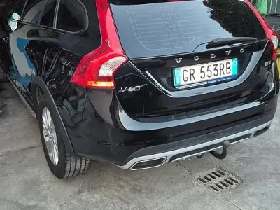 Usata Volvo V60 CC 150 CV (110 kW) 2024 Nero Station wagon