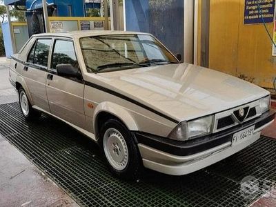 Usata Alfa Romeo 75 148 CV (108 kW) 1990 Grigio Berlina