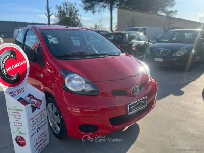 Usata Toyota Aygo Connect Style 68 CV (50 kW) 2011 Rosso Utilitaria