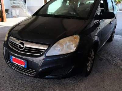 Usata Opel Zafira 110 CV (80 kW) 2010 Bluazzurro Monovolume