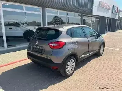 Usata Renault Captur Zen 90 CV (66 kW) 2016 Grigio SUV
