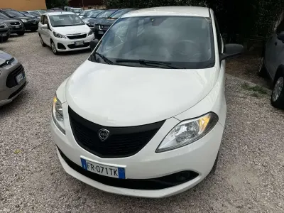 Usata Lancia Ypsilon Gold 69 CV (50 kW) 2018 Bianco Utilitaria
