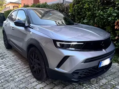 Usata Opel Mokka 101 CV (74 kW) 2024 Grigio SUV