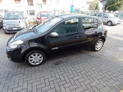 Usata Renault Clio II Dynamique 74 CV (54 kW) 2010 Nero Berlina