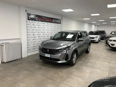 Usado Peugeot 5008 Active 131 HP (96 kW) 2021 Cinzento SUV