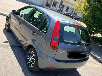 Usata Ford Fiesta Zetec 75 CV (55 kW) 2003 Grigio Utilitaria
