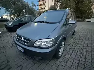 Usata Opel Zafira 101 CV (74 kW) 2004 Grigio Monovolume