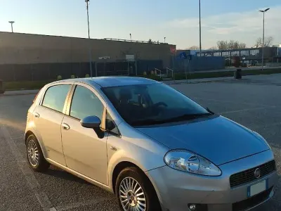 Usata Fiat Grande Punto 75 CV (55 kW) 2008 Grigio Utilitaria