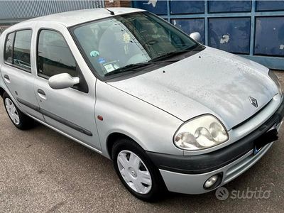 Usata Renault Clio II 2000 Grigio Berlina
