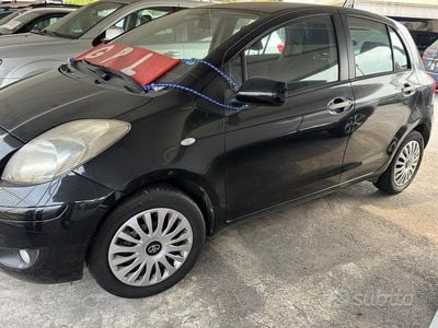 Usata Toyota Yaris Sol 69 CV (50 kW) 2011 Nero Utilitaria