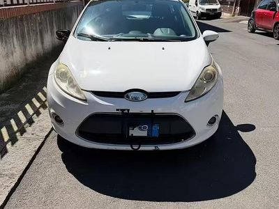 Begagnad Ford Fiesta 70 HK (51 kW) 2012 Vit Halvkombi