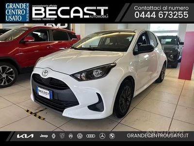 Usata Toyota Yaris Active 72 CV (52 kW) 2023 Bianco pastello Utilitaria