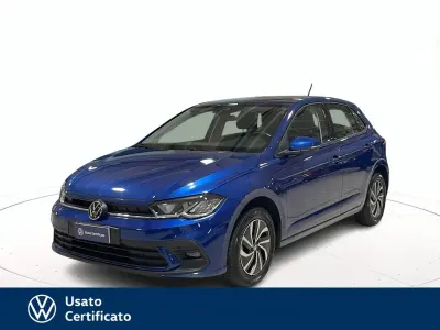 Usata VW Polo Life 95 CV (69 kW) 2024 Blu pastello Utilitaria