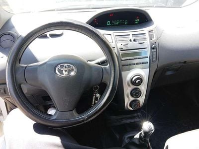 Begagnad Toyota Yaris 65 HK (47 kW) 2010 Halvkombi