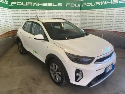 Usata Kia Stonic 84 CV (61 kW) 2023 Bianco SUV