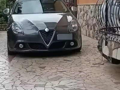 Usata Alfa Romeo Giulietta 140 CV (102 kW) 2012 Grigio Utilitaria
