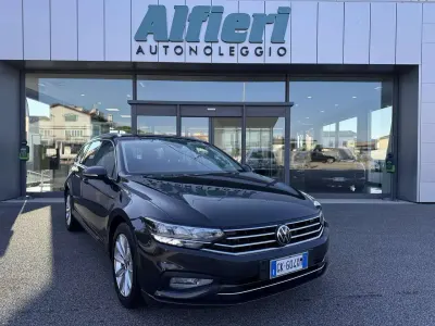 Usata VW Passat Business 122 CV (89 kW) 2022 Manganese grey met Station wagon
