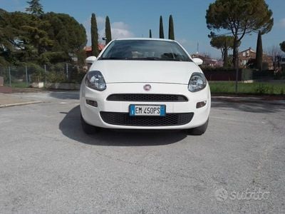 Usata Fiat Punto Easy 69 CV (50 kW) 2012 Bianco Utilitaria