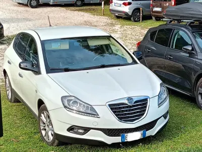 Usata Lancia Delta 120 CV (88 kW) 2013 Bianco Utilitaria