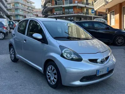 Brugt Toyota Aygo 68 HK (50 kW) 2008 Grå Hatchback