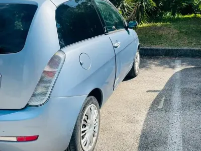 Usata Lancia Ypsilon 75 CV (55 kW) 2009 Bluazzurro Utilitaria
