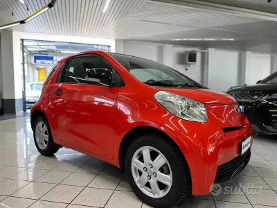 Usata Toyota iQ 68 CV (50 kW) 2009 Rosso Utilitaria