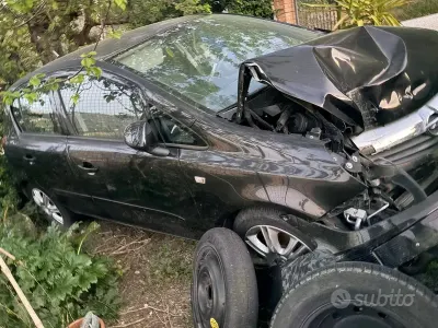 Usata Opel Corsa 69 CV (50 kW) 2007 Nero Utilitaria