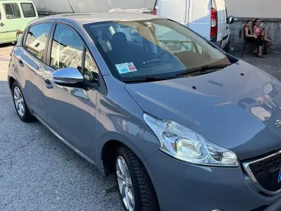 Usata Peugeot 208 68 CV (50 kW) 2012 Grigio Utilitaria