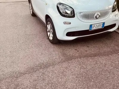 Usata Smart ForFour 71 CV (52 kW) 2016 Bianco Utilitaria