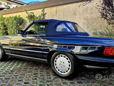Usata Mercedes 560 245 CV (180 kW) 1988 Blu pastello Cabrio