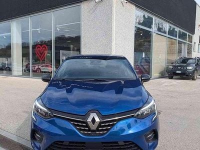Usata Renault Clio V Techno 145 CV (106 kW) 2023 Blu Berlina